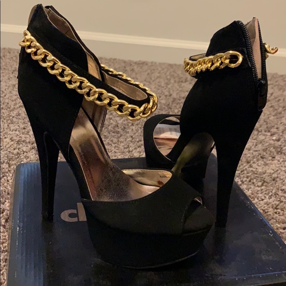 Black nubuck heel